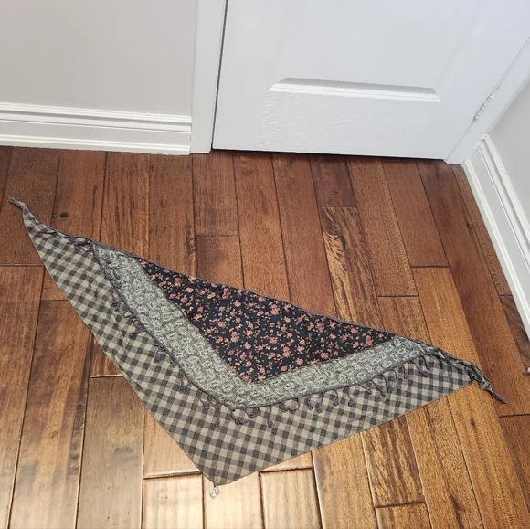 Layered neck scarf - Picture 3 of 3